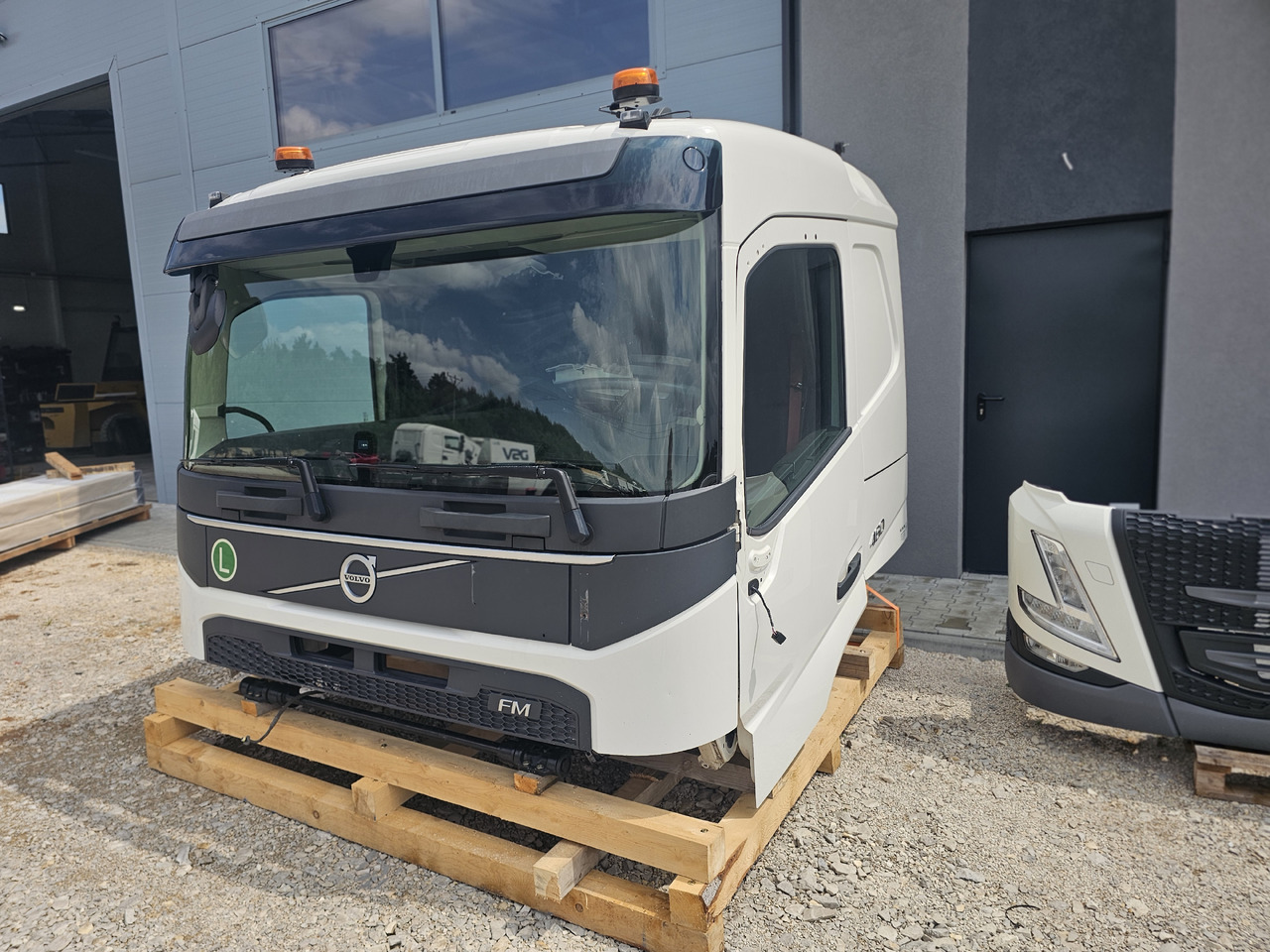 VOLVO FM5 LOW ROOF / L2 H1 / COMPLETE CAB / 2022 - Cabina: foto 1 VOLVO FM5 LOW ROOF / L2 H1 / COMPLETE CAB / 2022 - Cabina: foto 1