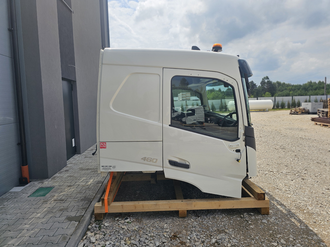 VOLVO FM5 LOW ROOF / L2 H1 / COMPLETE CAB / 2022 - Cabina: foto 4 VOLVO FM5 LOW ROOF / L2 H1 / COMPLETE CAB / 2022 - Cabina: foto 4