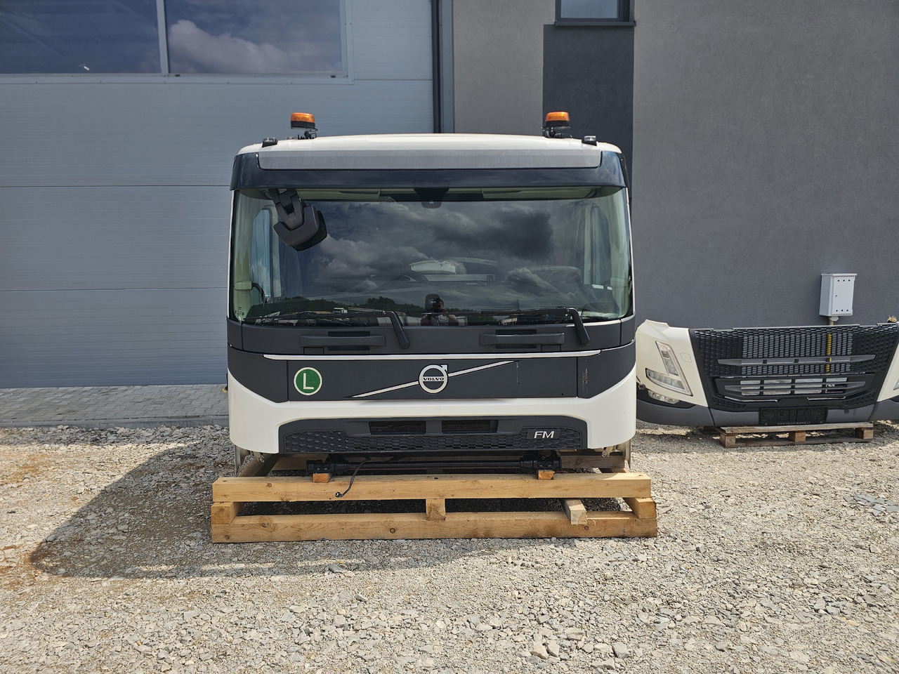 VOLVO FM5 LOW ROOF / L2 H1 / COMPLETE CAB / 2022 - Cabina: foto 3 VOLVO FM5 LOW ROOF / L2 H1 / COMPLETE CAB / 2022 - Cabina: foto 3