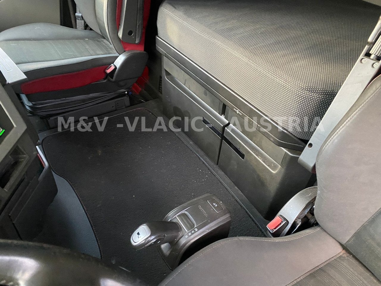 Arrendamiento de  Volvo FH 460 Mega -Lowliner Volvo FH 460 Mega -Lowliner: foto 10