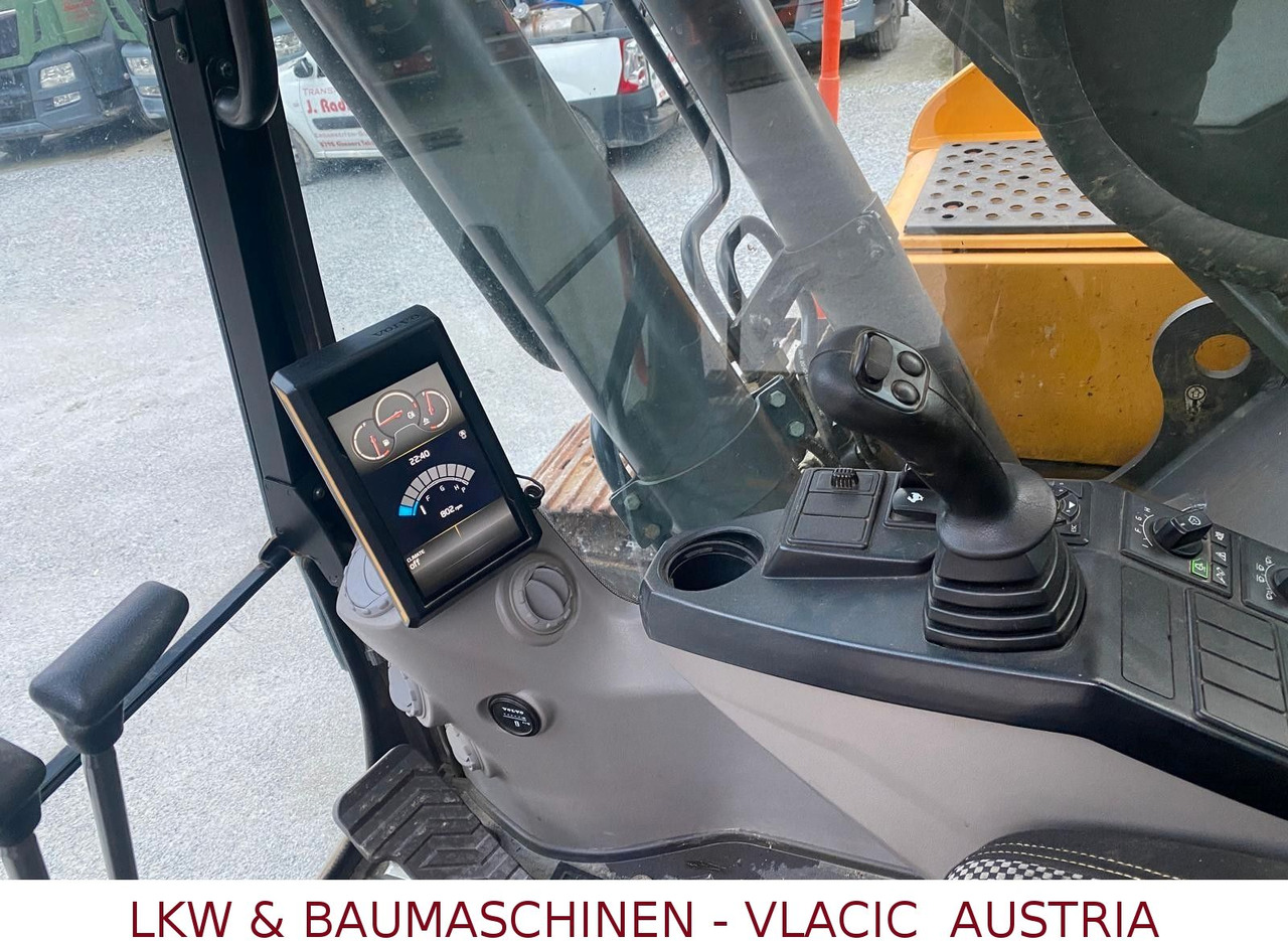 Excavadora de cadenas Volvo EC 220 EL: foto 8