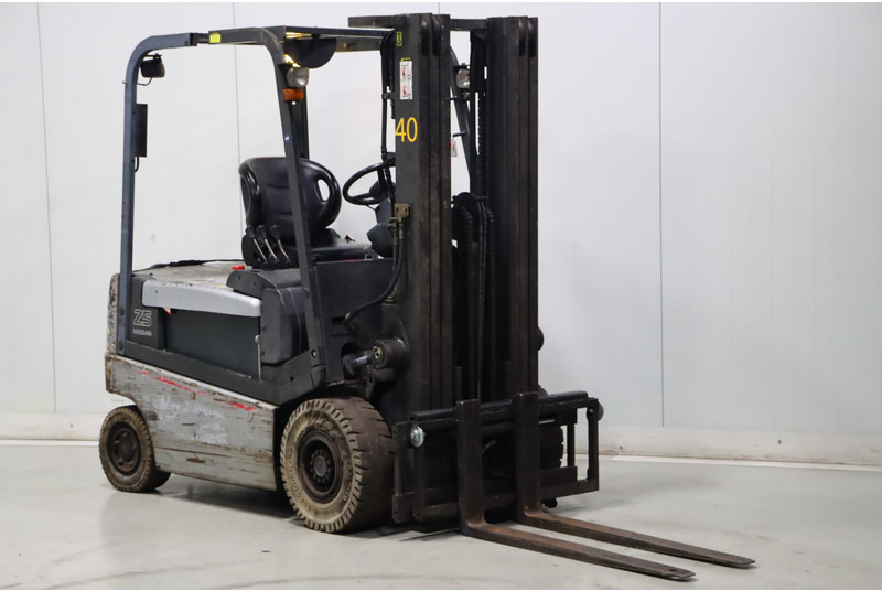 Carretilla elevadora eléctrica Nissan Q02L25CU: foto 1