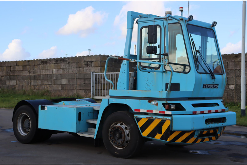 Terberg YT222 - Tractor industrial: foto 1 Terberg YT222 - Tractor industrial: foto 1