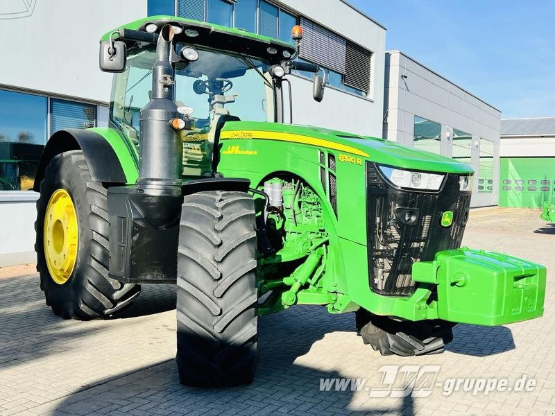 John Deere 8320R E23-PowerShift - Tractor: foto 2 John Deere 8320R E23-PowerShift - Tractor: foto 2
