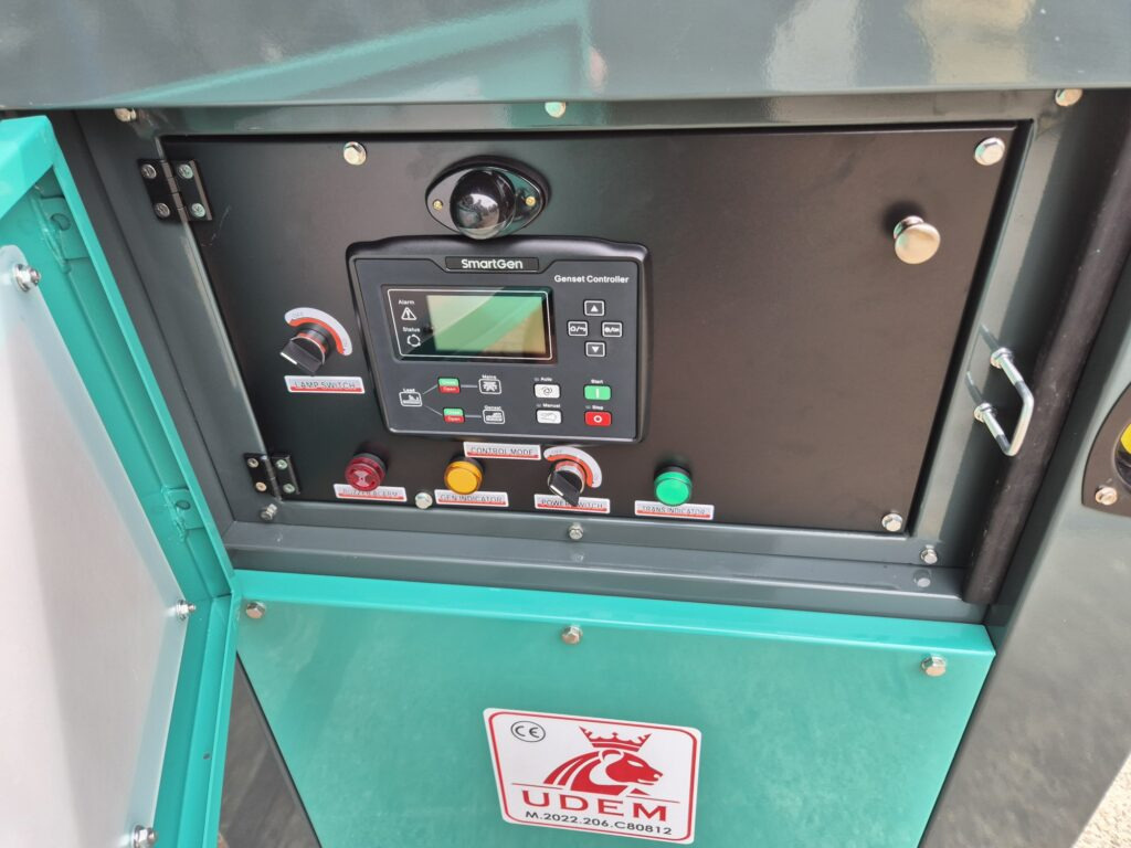 ASHITA AG3-50 - Generador industriale: foto 4 ASHITA AG3-50 - Generador industriale: foto 4