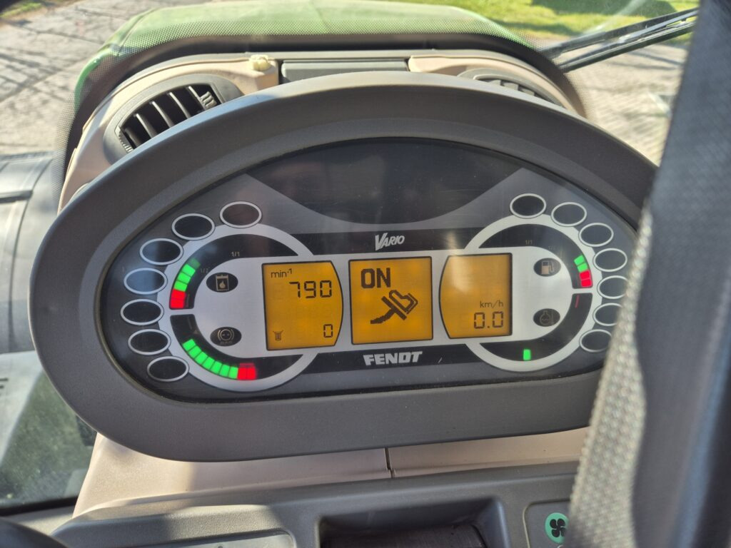 Tractor FENDT 828: foto 18