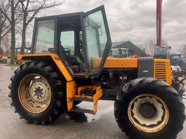 Tractor RENAULT 145.14: foto 10