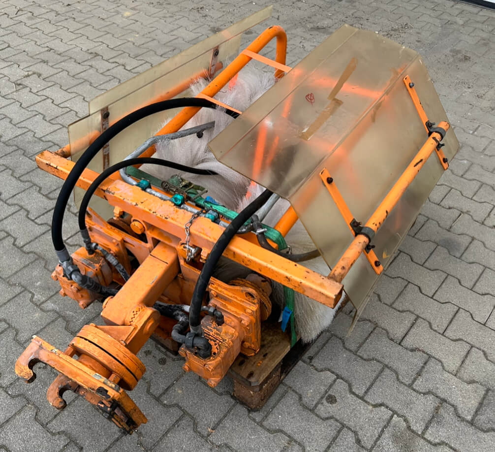 Unimog Doppelwaschbürste  Mulag DWB - Barredora cucharón: foto 3 Unimog Doppelwaschbürste  Mulag DWB - Barredora cucharón: foto 3