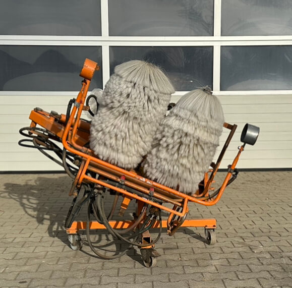 Unimog Leitpfostenwaschgerät Schmidt RPS-H - Barredora cucharón: foto 1 Unimog Leitpfostenwaschgerät Schmidt RPS-H - Barredora cucharón: foto 1