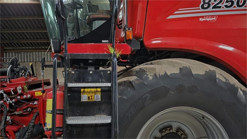 Case IH 8250 Axial-Flow med 35fod Varicut skærebord. Dansk - Cosechadora de granos: foto 2 Case IH 8250 Axial-Flow med 35fod Varicut skærebord. Dansk - Cosechadora de granos: foto 2