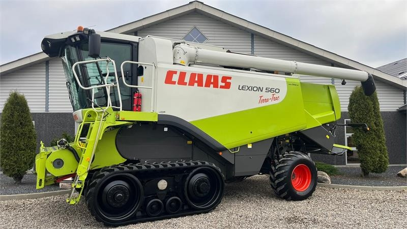 Claas LEXION 560 Med ny bælter og 4wd - Cosechadora de granos: foto 1 Claas LEXION 560 Med ny bælter og 4wd - Cosechadora de granos: foto 1
