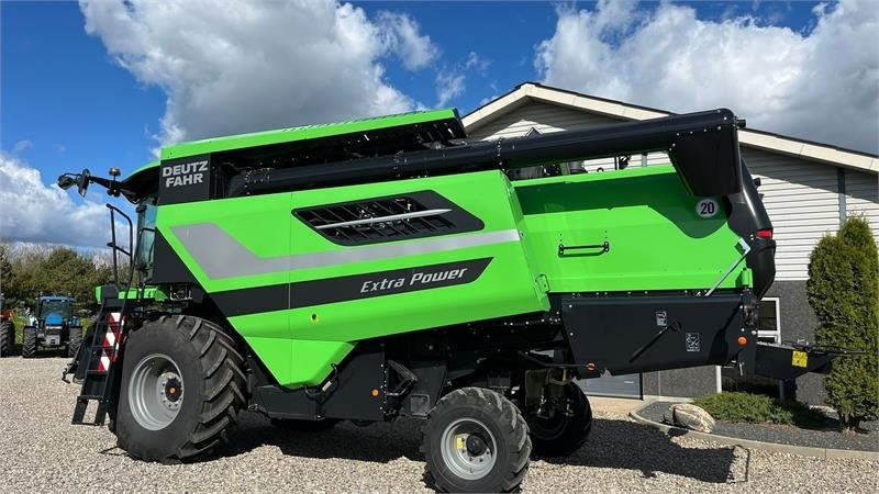 Cosechadora de granos Deutz-fahr C7206 With 24feed - 7.2m header. New and unused Co: foto 13