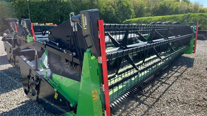 Deutz-fahr C7206 With 24feed - 7.2m header. New and unused Co - Cosechadora de granos: foto 4 Deutz-fahr C7206 With 24feed - 7.2m header. New and unused Co - Cosechadora de granos: foto 4