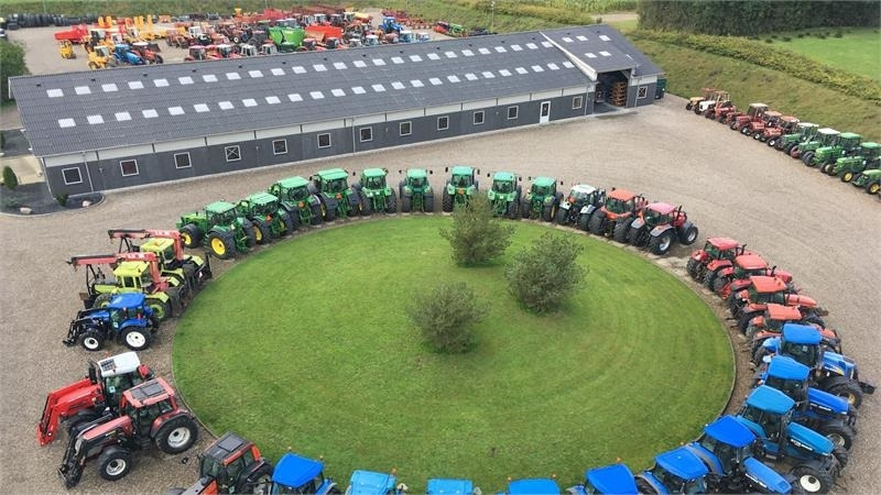Tractor Fendt 828 Profi model. Meget flot traktor med nye fordæ: foto 3