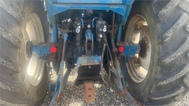 Ford 8210 Force II Med frontlift - Tractor: foto 5 Ford 8210 Force II Med frontlift - Tractor: foto 5