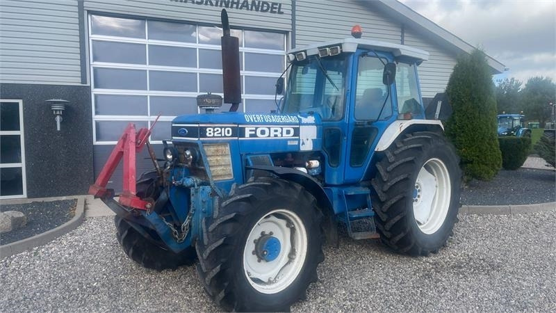 Ford 8210 Force II Med frontlift - Tractor: foto 2 Ford 8210 Force II Med frontlift - Tractor: foto 2