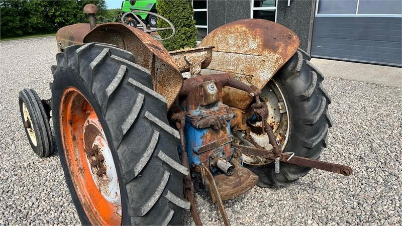 Tractor Fordson Major Motoren mangler, men mange god dele.: foto 9