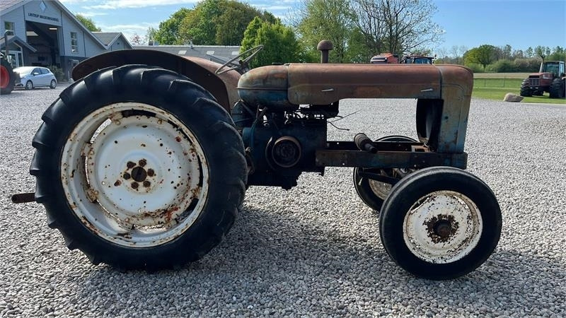 Tractor Fordson Major Motoren mangler, men mange god dele.: foto 14
