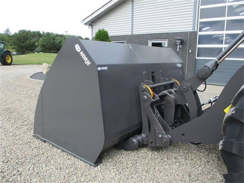- - - HØJTIPSKOVL NORJE 4,2 m3 265cm bred og vendb - Cazo cargador: foto 4 - - - HØJTIPSKOVL NORJE 4,2 m3 265cm bred og vendb - Cazo cargador: foto 4