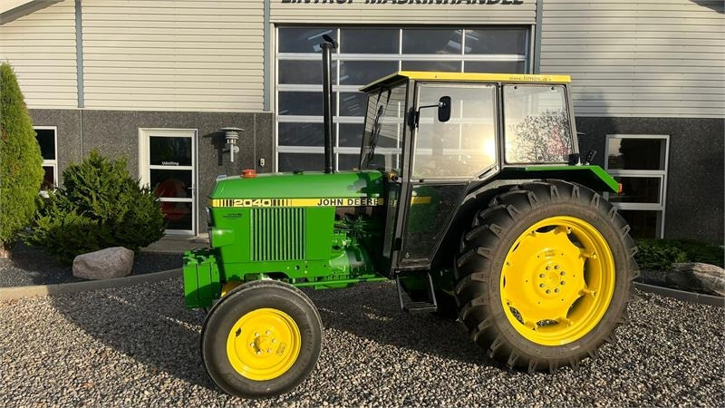 John Deere 2040 Med nye dæk hele vejen rundt - Tractor: foto 1 John Deere 2040 Med nye dæk hele vejen rundt - Tractor: foto 1