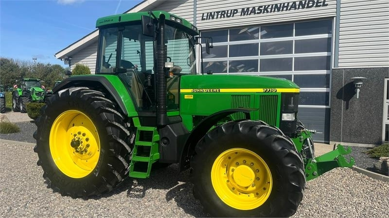Tractor John Deere 7710 8.1L motor, store hjul og frontlift. En ejere: foto 16