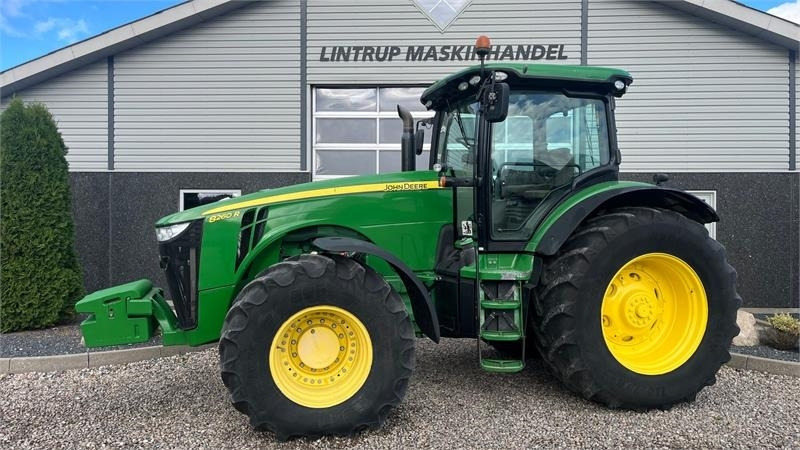 John Deere 8260R  - Tractor: foto 1 John Deere 8260R  - Tractor: foto 1