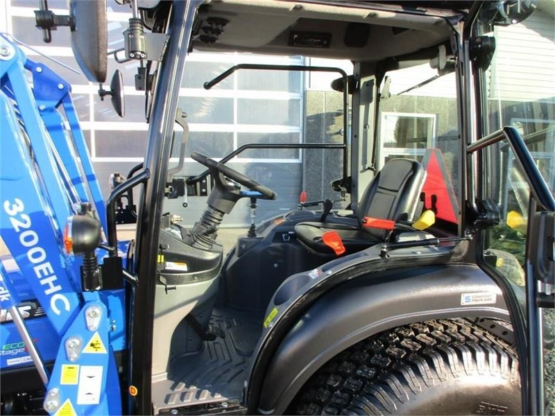 Tractor Solis 26 HST Med kabine, Turf hjul og frontlæsser.: foto 7