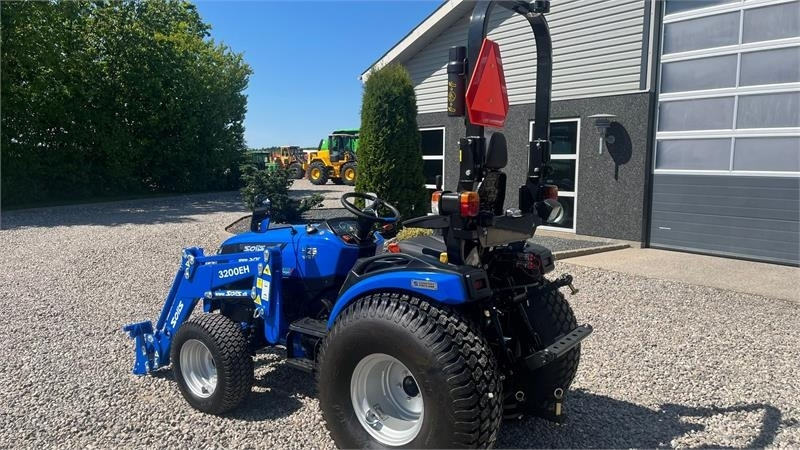 Solis H26 HST Turfdæk og Frontlæsser - Tractor municipal: foto 3 Solis H26 HST Turfdæk og Frontlæsser - Tractor municipal: foto 3