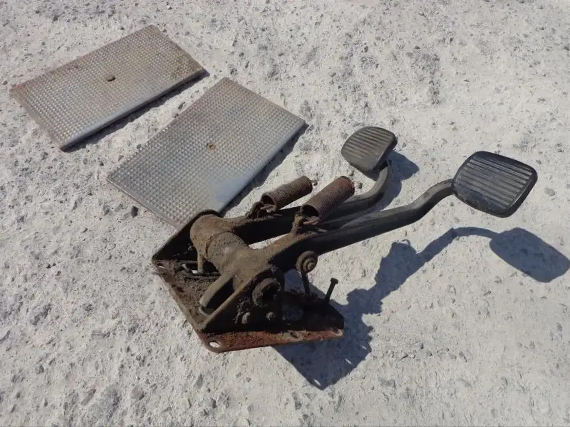 Scania Brake AND Clutch Pedal From Scania LB 0 AND LB1 Serie - Pedal para Camión: foto 4 Scania Brake AND Clutch Pedal From Scania LB 0 AND LB1 Serie - Pedal para Camión: foto 4