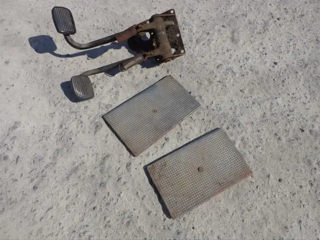 Scania Brake AND Clutch Pedal From Scania LB 0 AND LB1 Serie - Pedal para Camión: foto 2 Scania Brake AND Clutch Pedal From Scania LB 0 AND LB1 Serie - Pedal para Camión: foto 2