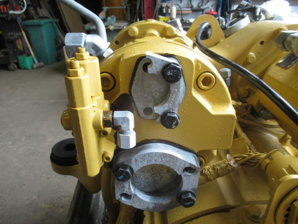 Caterpillar 2402647 - Bomba hidráulica para Maquinaria de construcción: foto 3 Caterpillar 2402647 - Bomba hidráulica para Maquinaria de construcción: foto 3