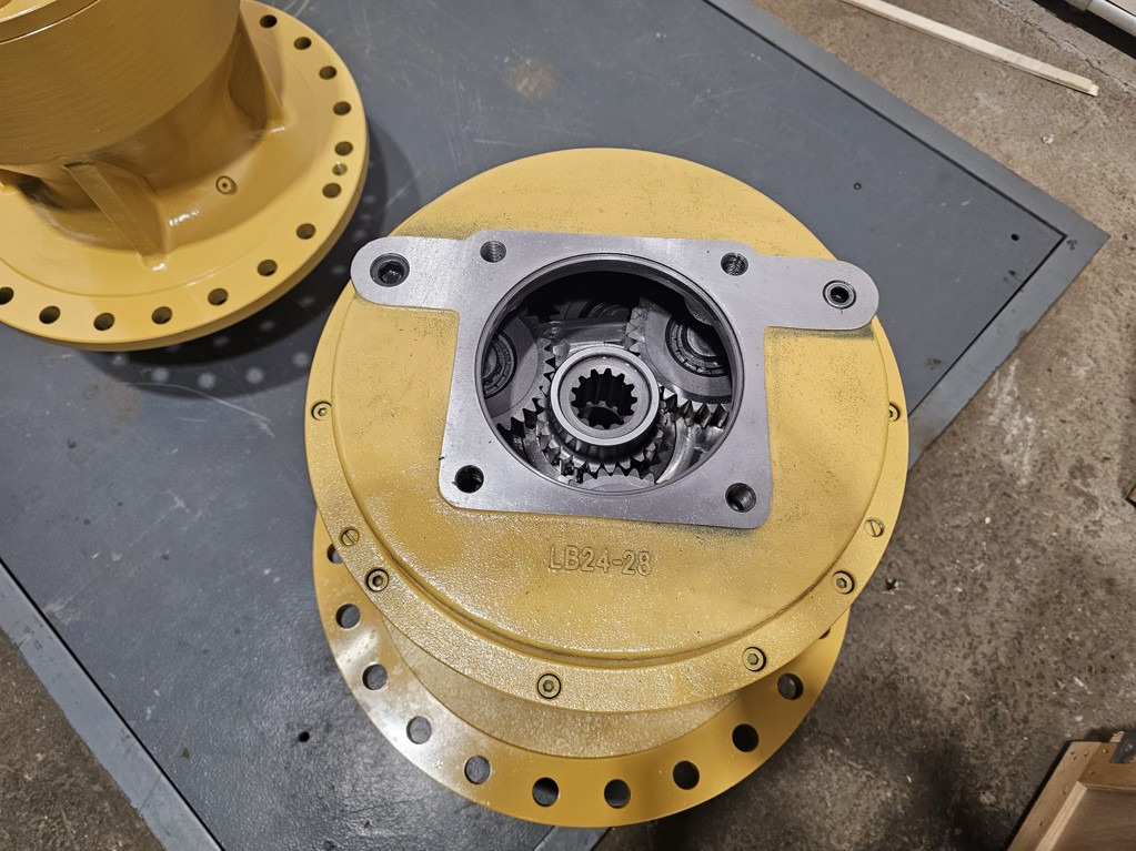 Caterpillar 5367288 - 5842586 - Eje y piezas para Maquinaria de construcción: foto 2 Caterpillar 5367288 - 5842586 - Eje y piezas para Maquinaria de construcción: foto 2