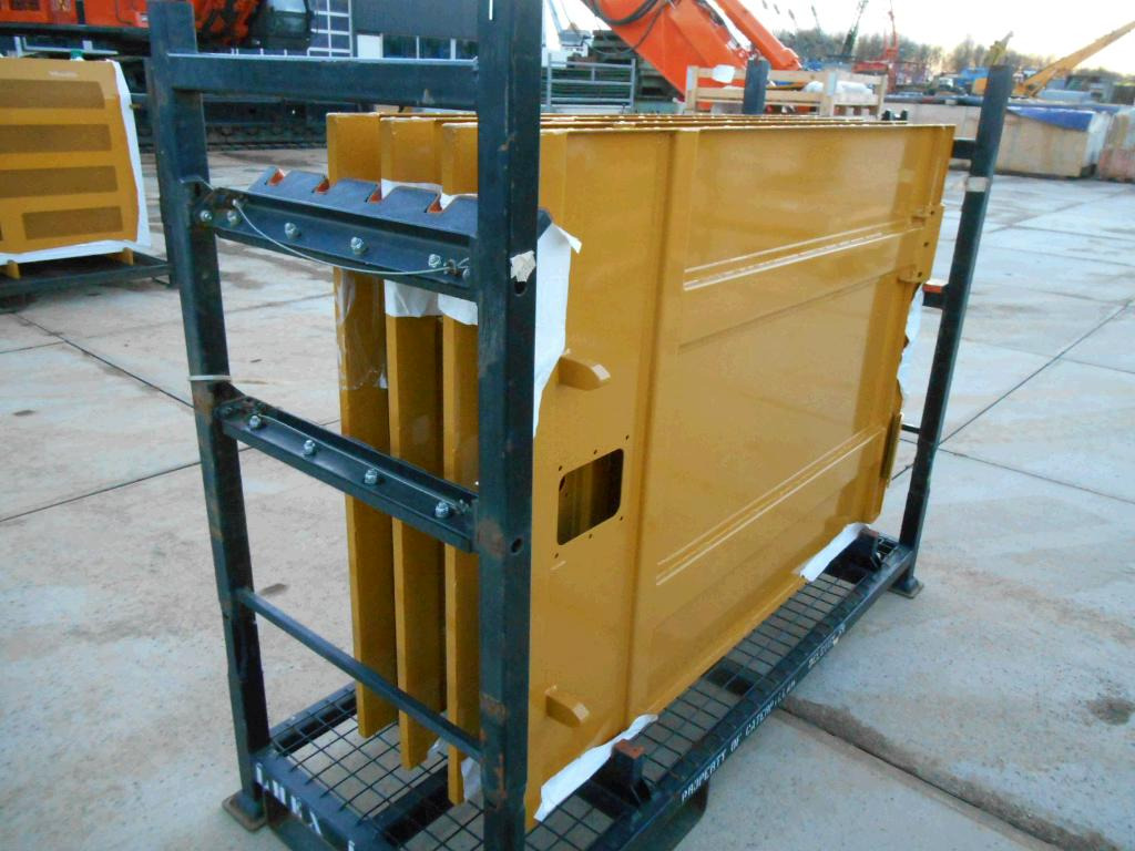 Caterpillar - Puerta y piezas para Maquinaria de construcción: foto 2 Caterpillar - Puerta y piezas para Maquinaria de construcción: foto 2