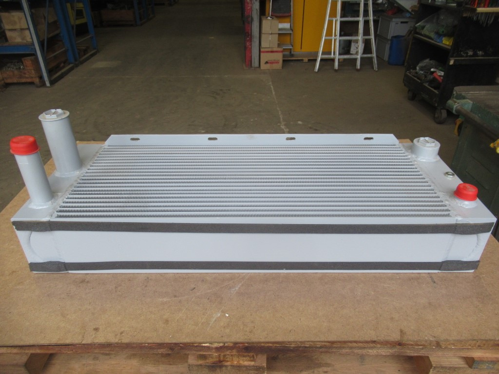 New Holland 6904525 - Enfriador de aceite para Maquinaria de construcción: foto 1 New Holland 6904525 - Enfriador de aceite para Maquinaria de construcción: foto 1