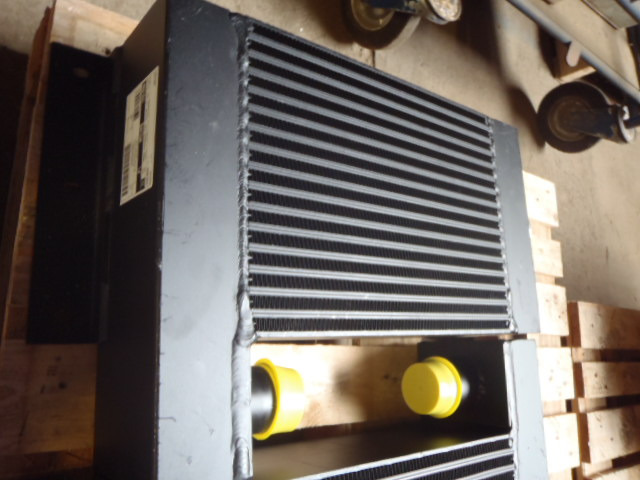 New Holland 6914286 - Intercooler para Maquinaria de construcción: foto 2 New Holland 6914286 - Intercooler para Maquinaria de construcción: foto 2