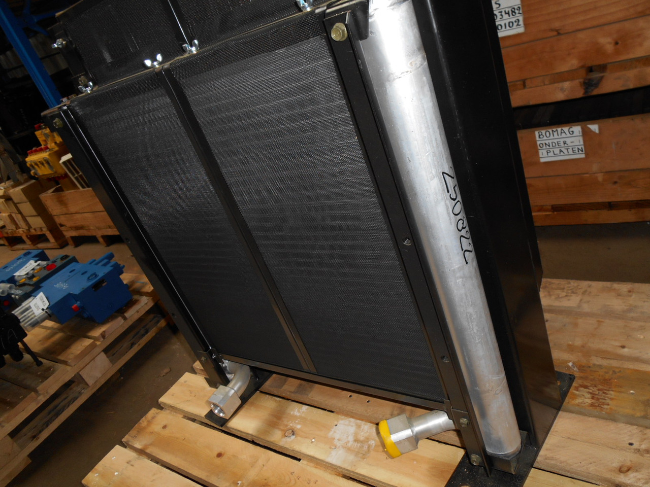 New Holland YY05P00004S010 - Enfriador de aceite para Maquinaria de construcción: foto 2 New Holland YY05P00004S010 - Enfriador de aceite para Maquinaria de construcción: foto 2