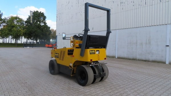 Sakai TS 160-2 - Rodillo de neumáticos: foto 4 Sakai TS 160-2 - Rodillo de neumáticos: foto 4