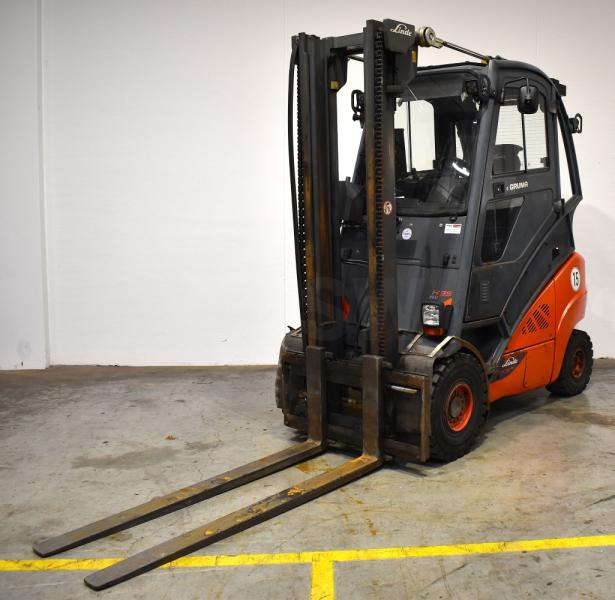 Carretilla elevadora de gas Linde H 35 T EVO 393-02: foto 1