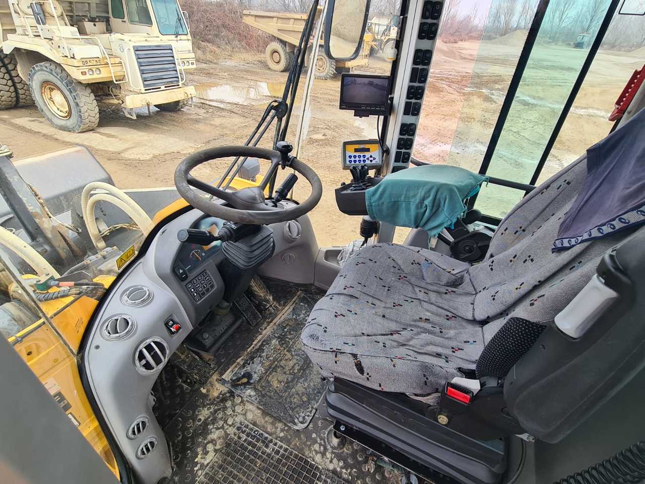 VOLVO L220G - Cargadora de ruedas: foto 4 VOLVO L220G - Cargadora de ruedas: foto 4