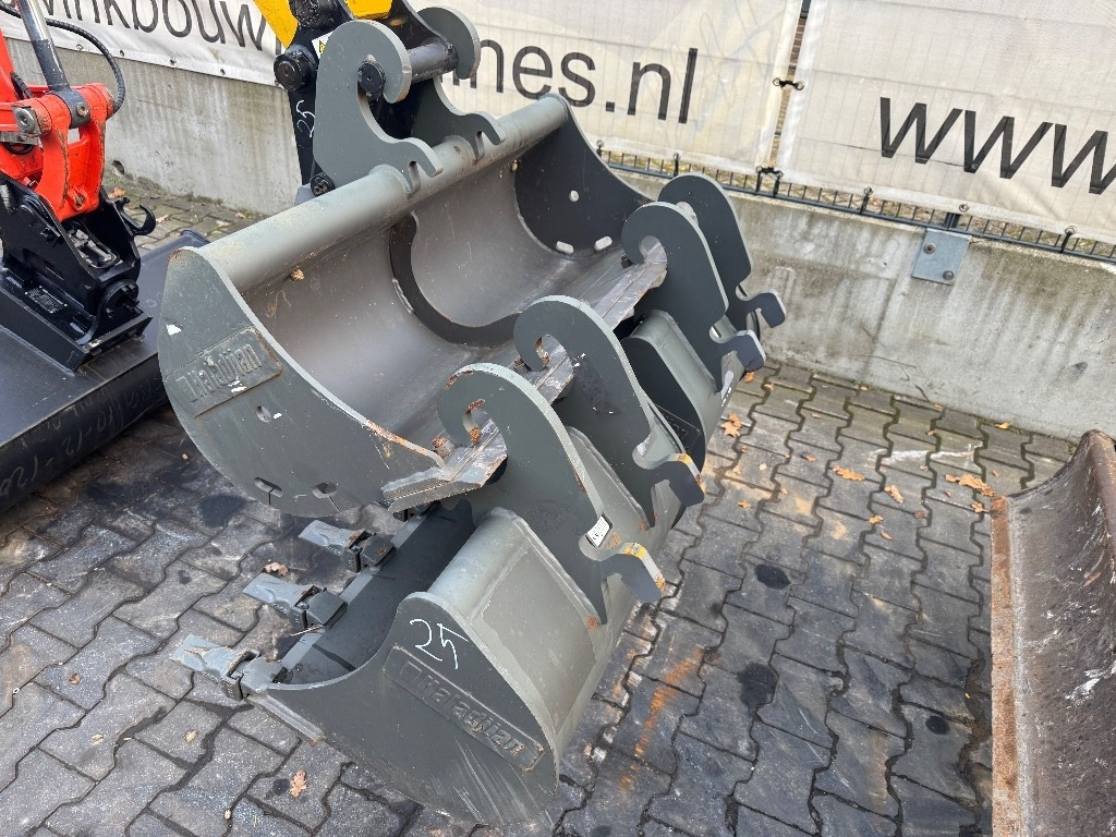 Komatsu PC 26 MR-3 - Miniexcavadora: foto 2 Komatsu PC 26 MR-3 - Miniexcavadora: foto 2