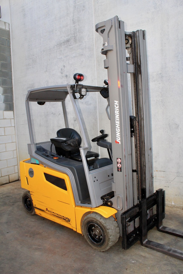 Jungheinrich EFG 318 600 DZ LI-ION - Carretilla elevadora eléctrica: foto 1 Jungheinrich EFG 318 600 DZ LI-ION - Carretilla elevadora eléctrica: foto 1