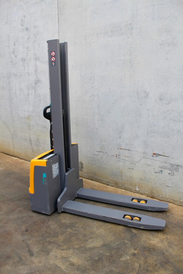 Jungheinrich EJC M10 154 E LI-ION - Apilador: foto 4 Jungheinrich EJC M10 154 E LI-ION - Apilador: foto 4