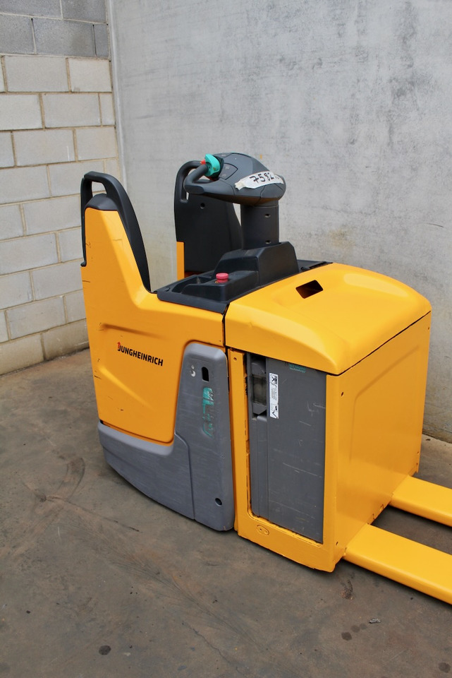 Jungheinrich ERE 125 LI-ION - Transpaleta: foto 3 Jungheinrich ERE 125 LI-ION - Transpaleta: foto 3