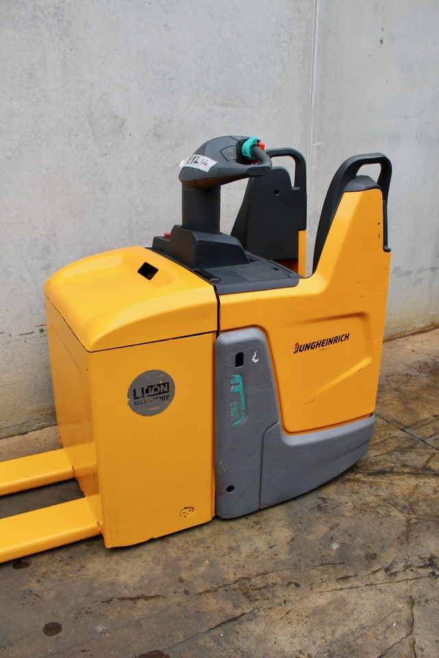 Jungheinrich ERE 125 LI-ION - Transpaleta: foto 2 Jungheinrich ERE 125 LI-ION - Transpaleta: foto 2