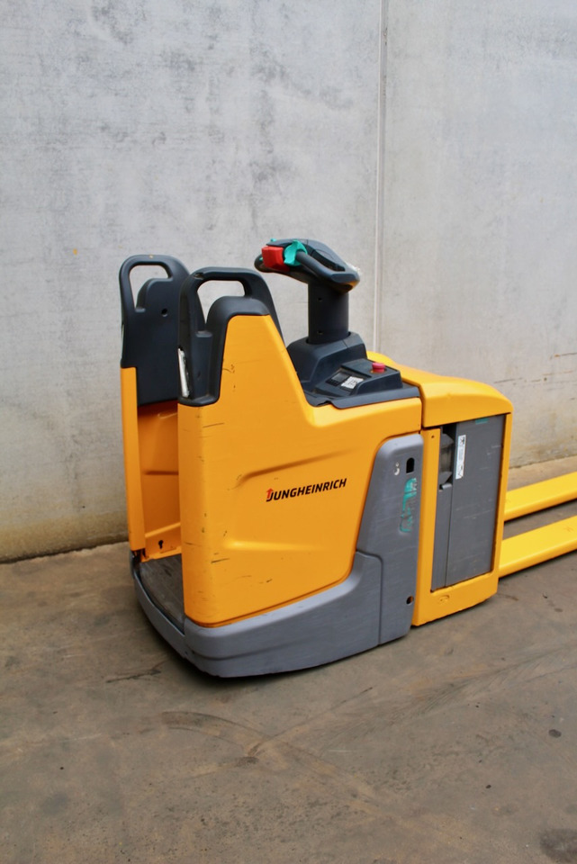 Jungheinrich ERE 125 LI-ION - Transpaleta: foto 4 Jungheinrich ERE 125 LI-ION - Transpaleta: foto 4