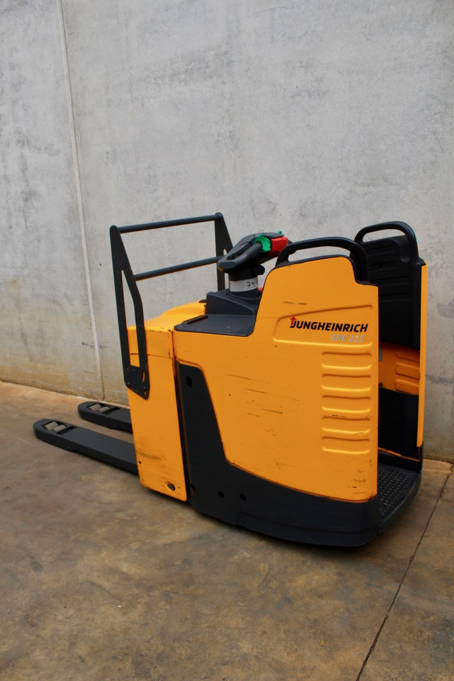 Jungheinrich ERE 225 - Transpaleta: foto 1 Jungheinrich ERE 225 - Transpaleta: foto 1