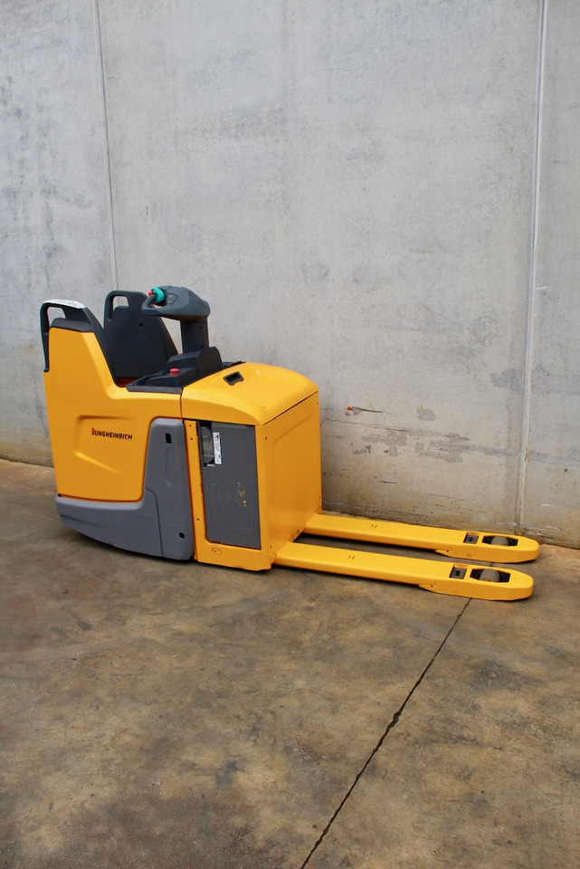 Jungheinrich ERE 225 LI-ION - Transpaleta: foto 4 Jungheinrich ERE 225 LI-ION - Transpaleta: foto 4