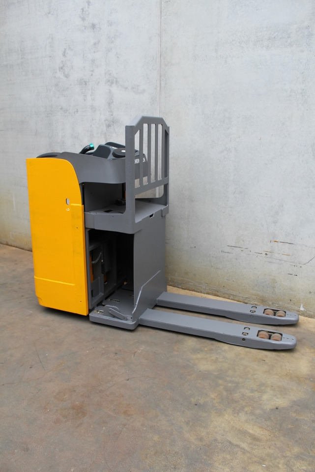 Jungheinrich ESE 120 - Transpaleta: foto 4 Jungheinrich ESE 120 - Transpaleta: foto 4