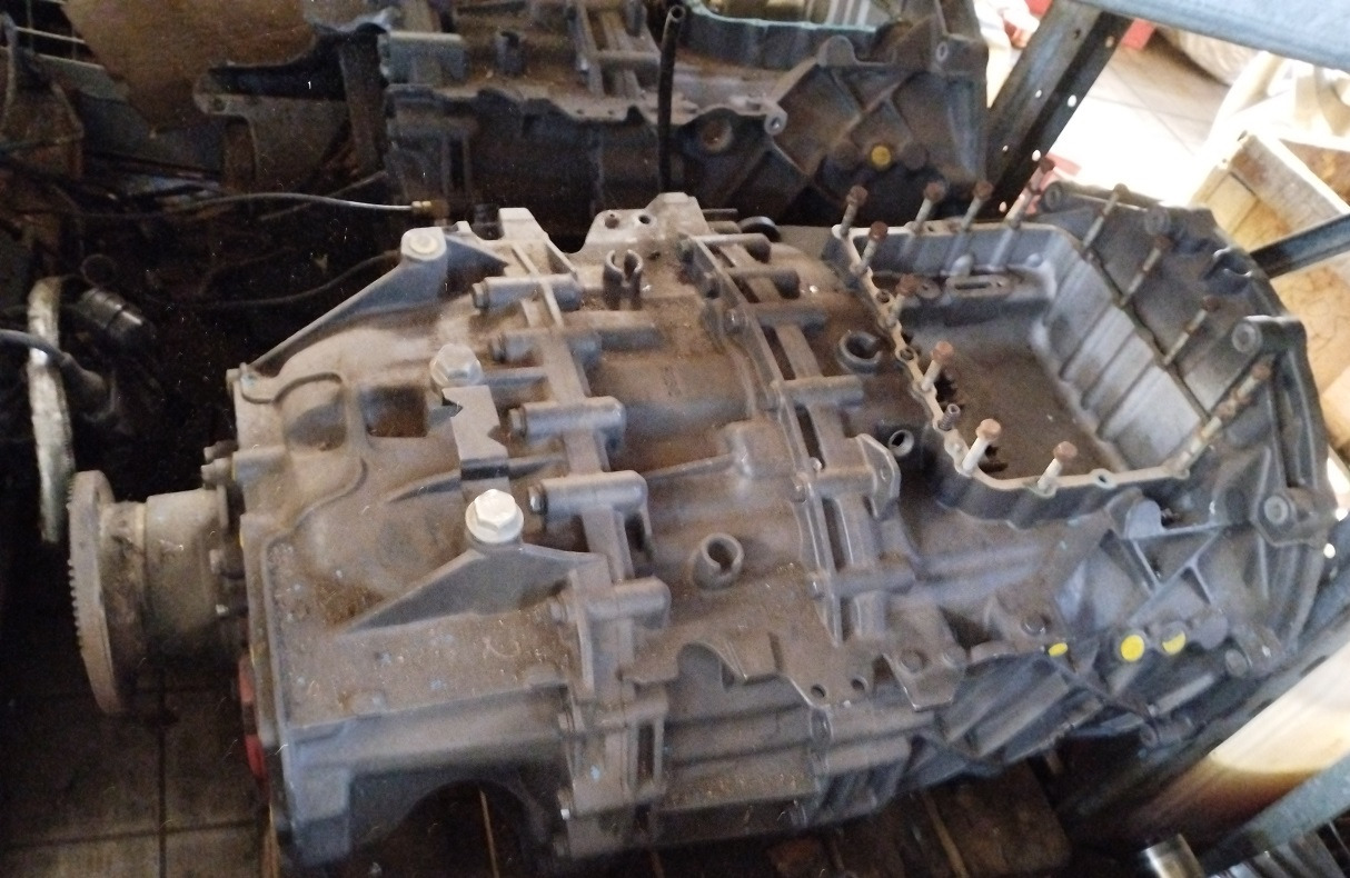 DAF XF 105 12AS2130 - Caja de cambios y piezas para Camión: foto 1 DAF XF 105 12AS2130 - Caja de cambios y piezas para Camión: foto 1