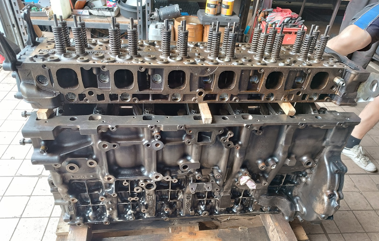 Mercedes Actros MP4 MP5 OM471 471 926 ENGINE HEAD - Motor y piezas: foto 3 Mercedes Actros MP4 MP5 OM471 471 926 ENGINE HEAD - Motor y piezas: foto 3